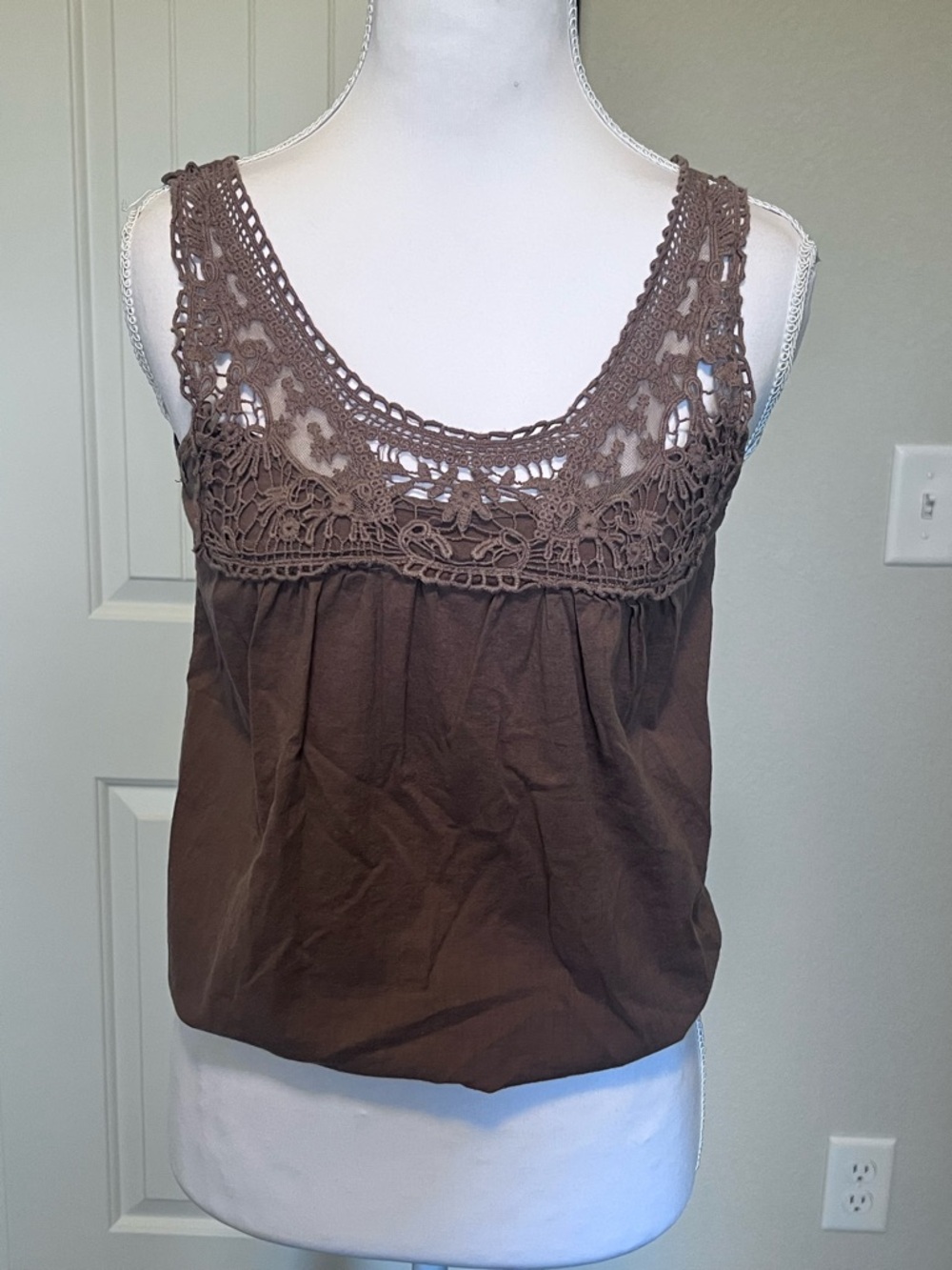 Vintage 579 Brown Crochet Yoke Tank Camisole Tie Back Elastic Waist PTP 15” XS/S - Picture 2 of 10